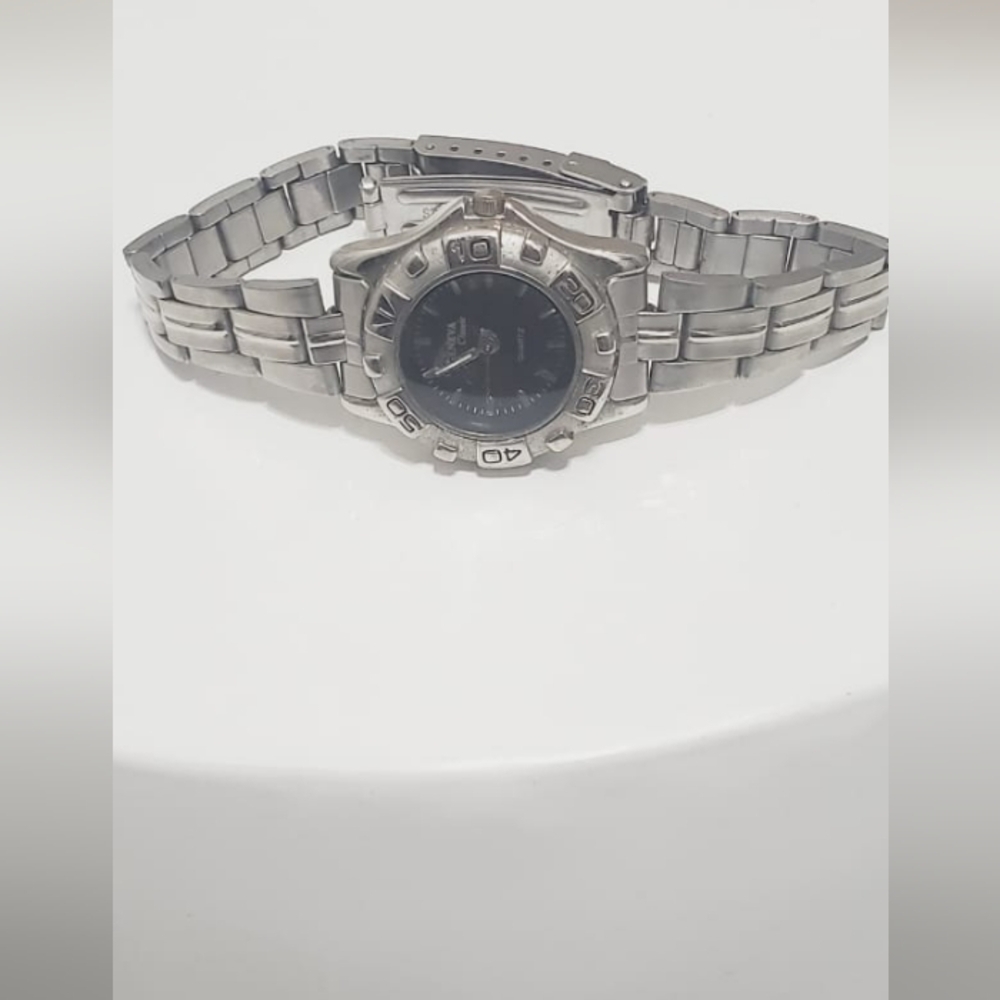 Vintage Ladies Silver Wrist Watch, Silver Tone Metal Band. 🌴